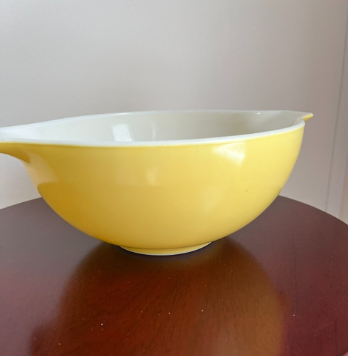 Vintage pyrex yellow 443 - yellow,